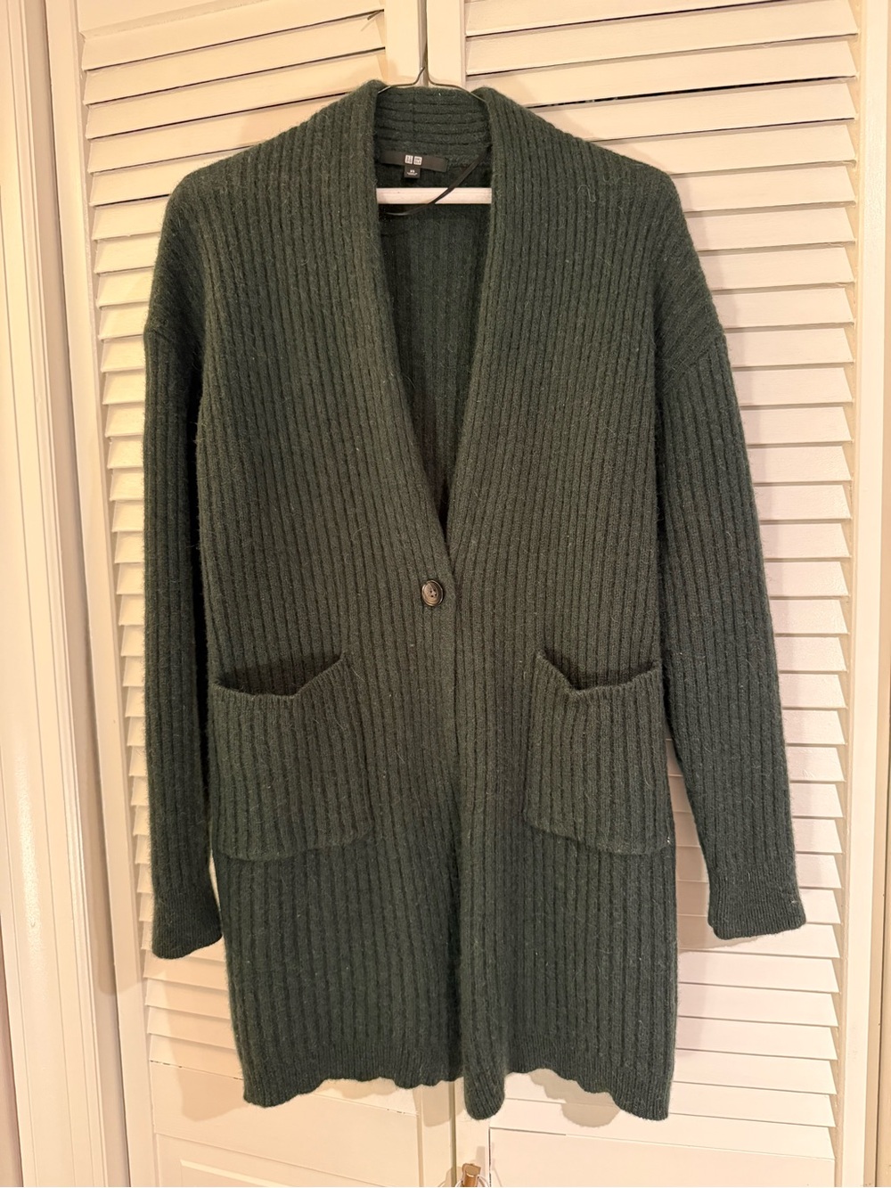 Uniqlo Ribbed Button-Front Cardigan in Green